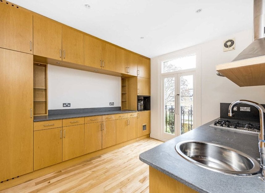 Flat Sheen Road in Greater London