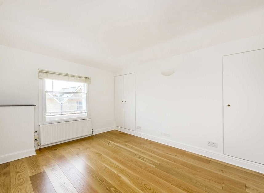 Flat Sheen Road in Greater London