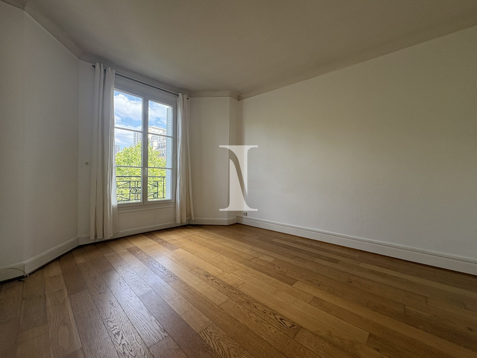 Appartement Place Adolphe Chérioux à Paris