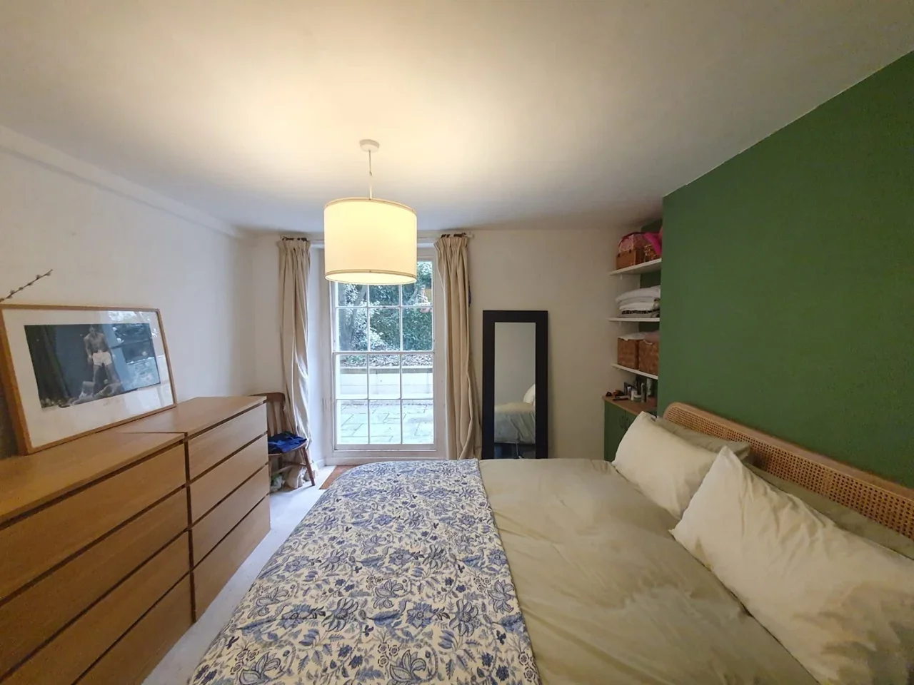 Flat Southleigh Road in Bristol