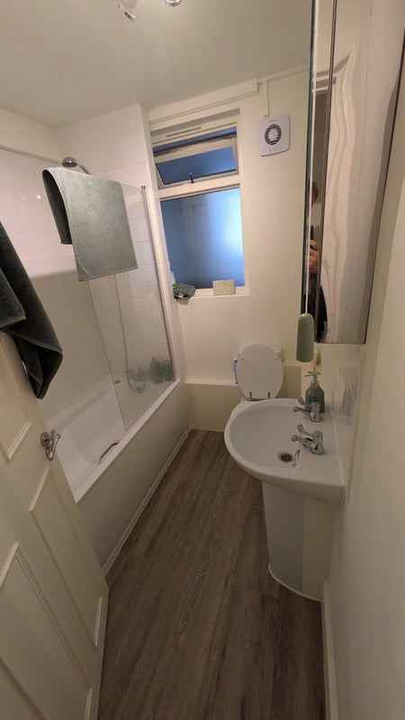 Flat Kintyre Court in Greater London
