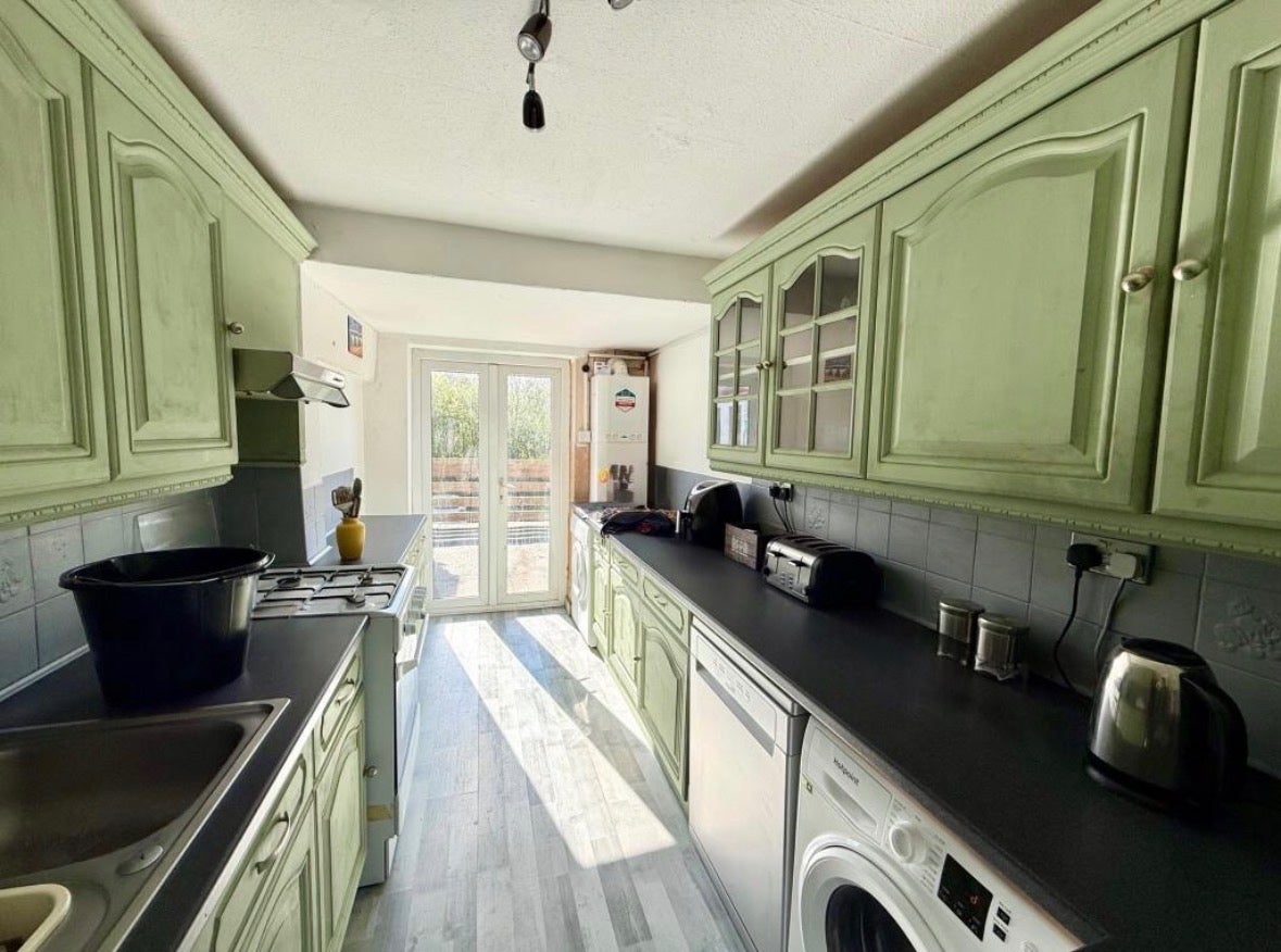 Flat Twinnies Road in Wilmslow
