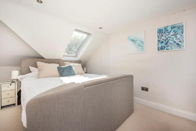 Room Merton Road in Greater London