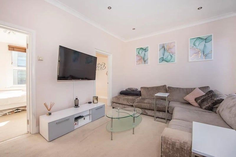 Room Merton Road in Greater London