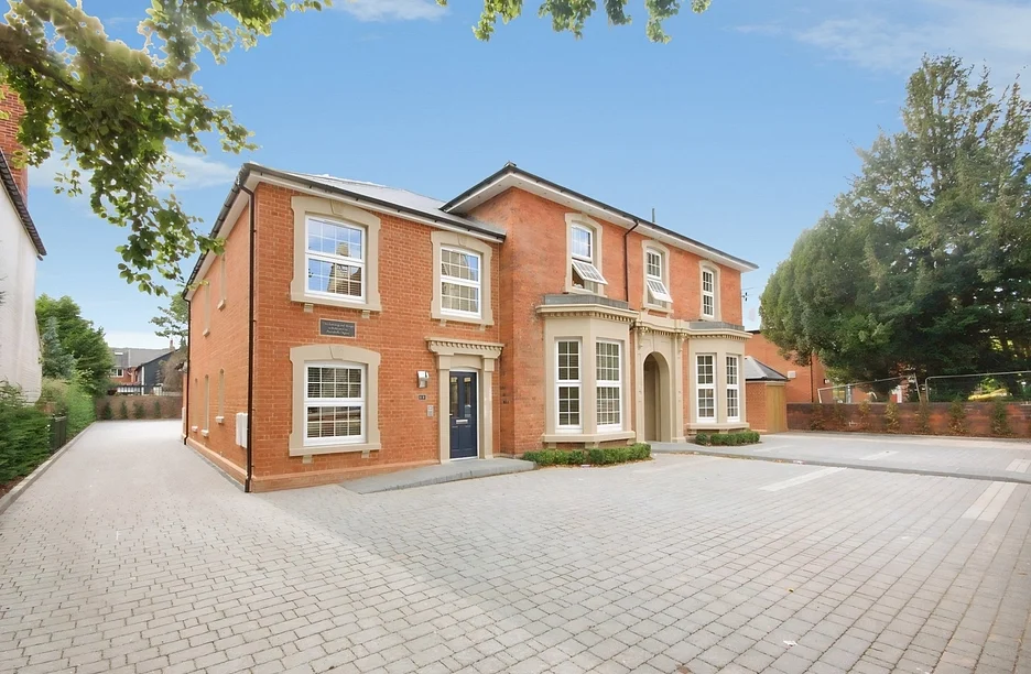 Flat Brownlow Road in Reading