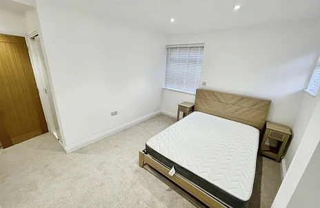 Flat Brownlow Road in Reading