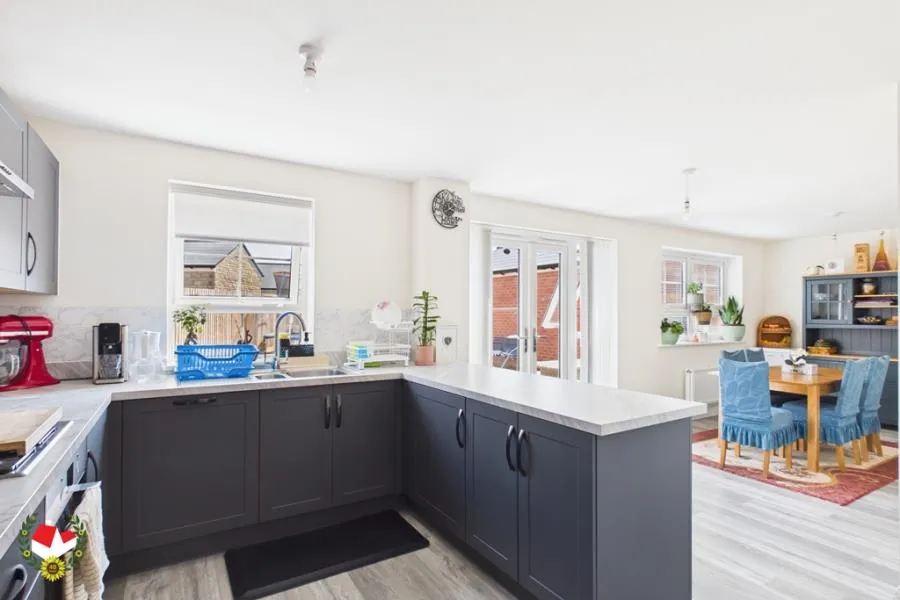 House Whitethorn Crescent in Tewkesbury