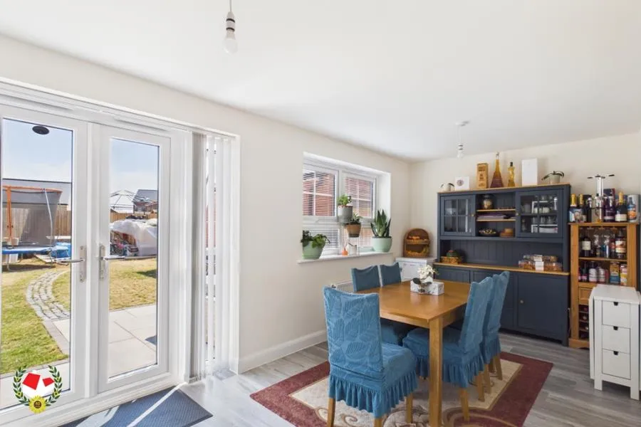 House Whitethorn Crescent in Tewkesbury