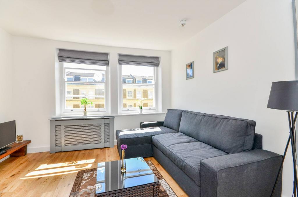 Flat Penywern Road in Greater London