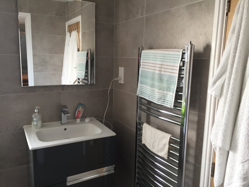 Room Bendemeer Road in Greater London