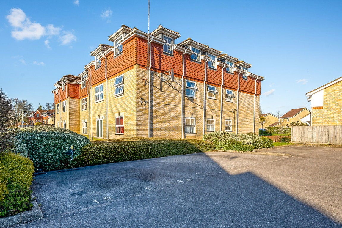 Flat Aisher Way in Sevenoaks