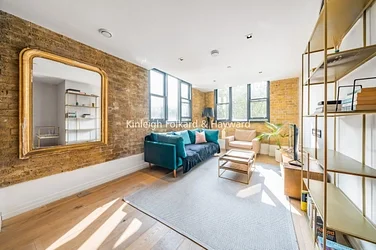Flat Lawn Lane in Greater London
