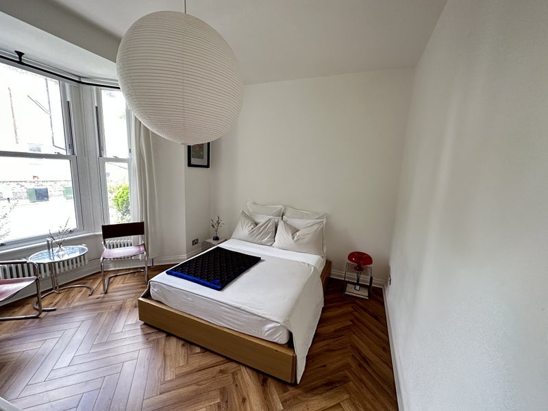 Flat Nightingale Road in Greater London