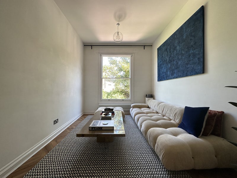 Flat Nightingale Road in Greater London