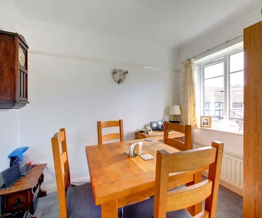 Flat Kingston Lane in Greater London