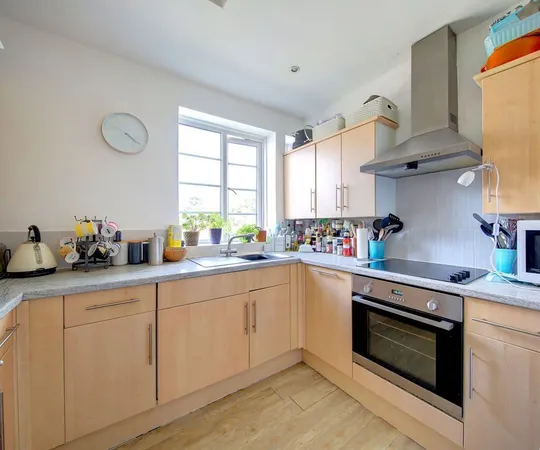 Flat Kingston Lane in Greater London