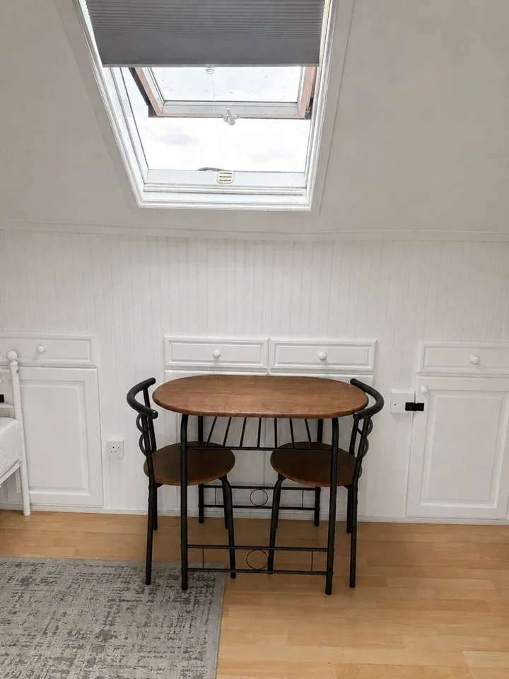 Room Links Road in Greater London