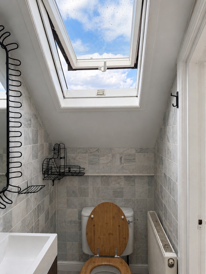 Room Links Road in Greater London
