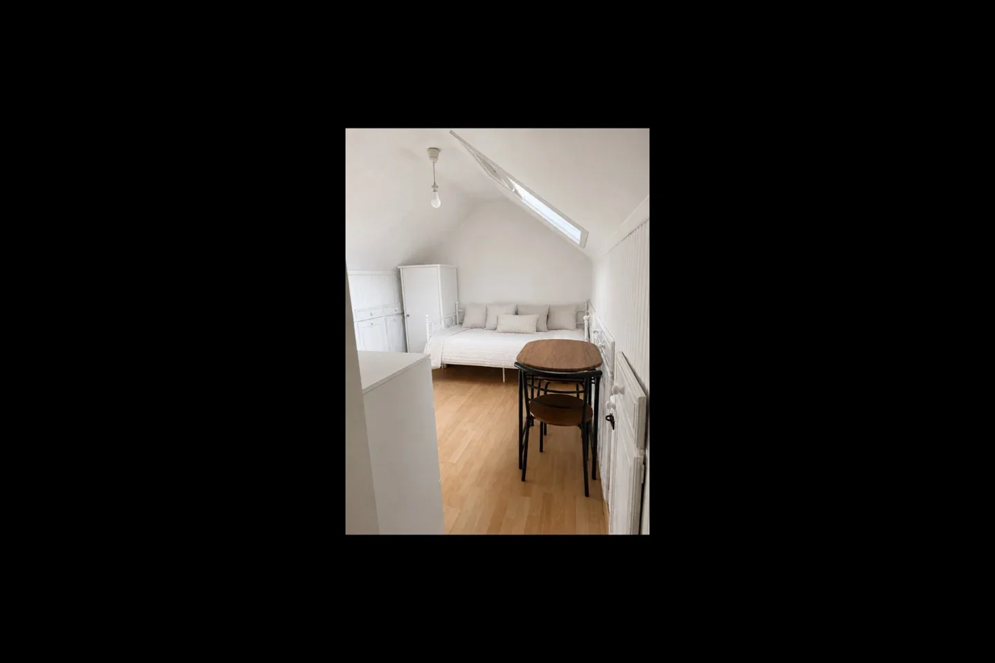 Room Links Road in Greater London
