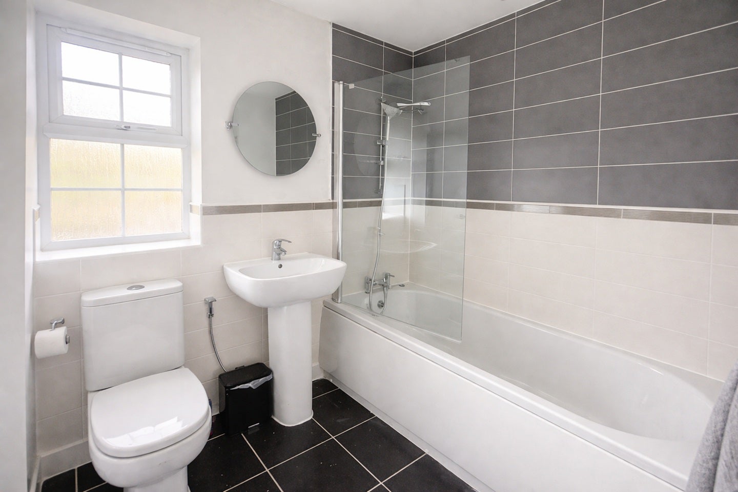 Room Hawkins Road in Exeter