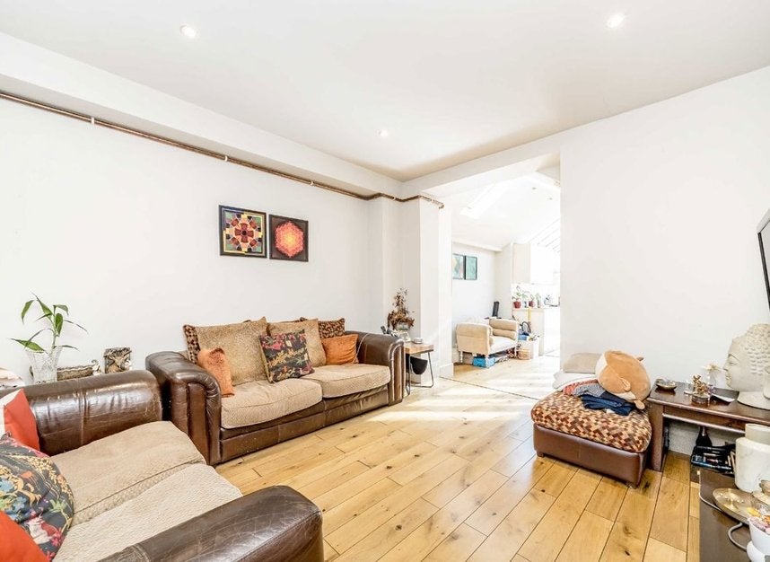 Flat Maygrove Road in Greater London