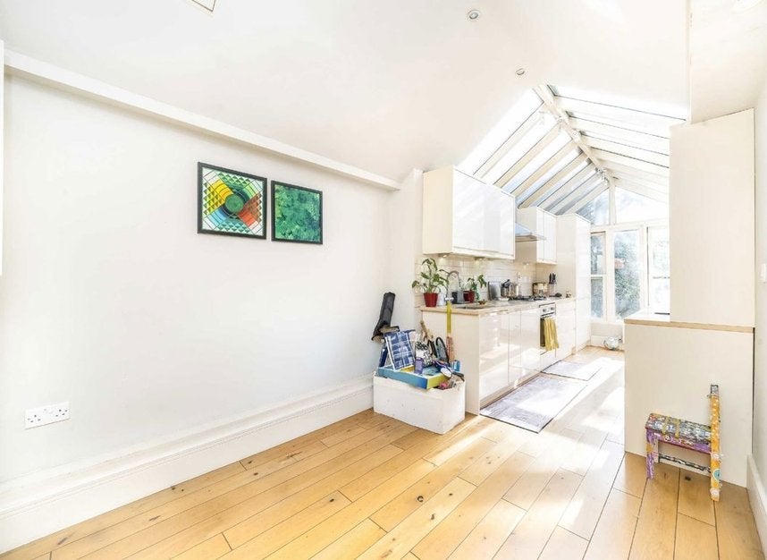 Flat Maygrove Road in Greater London