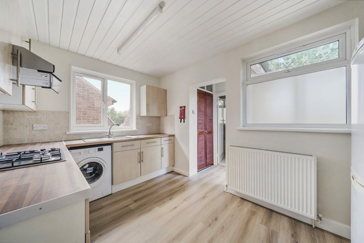 Flat Balfour Grove in Greater London