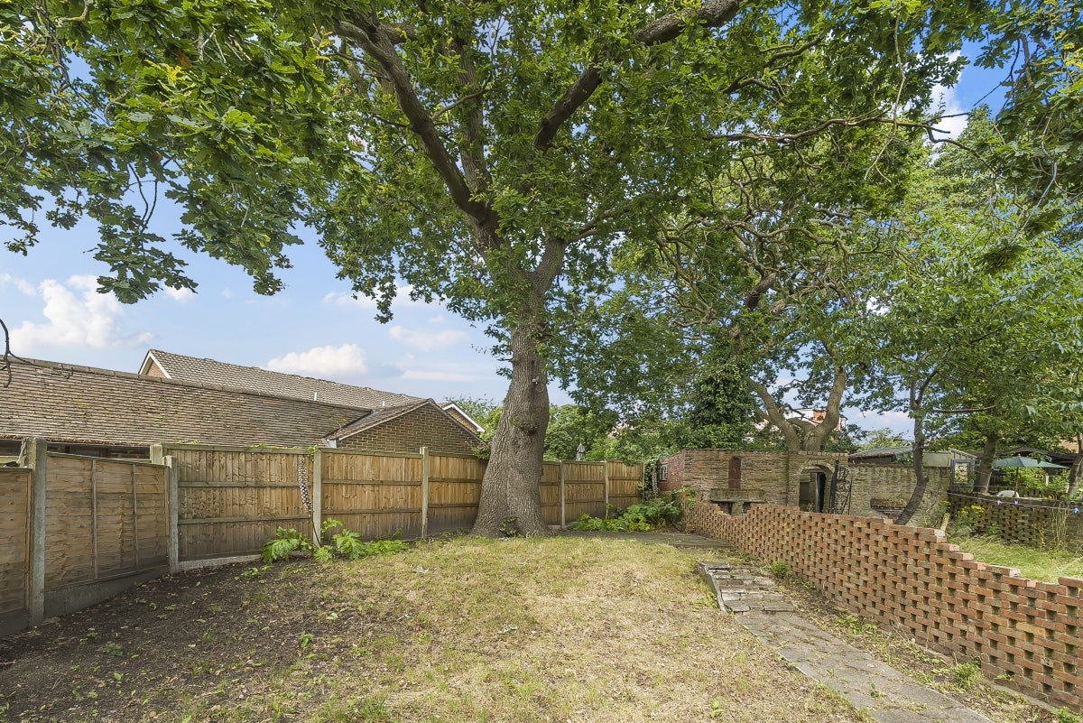 Flat Balfour Grove in Greater London