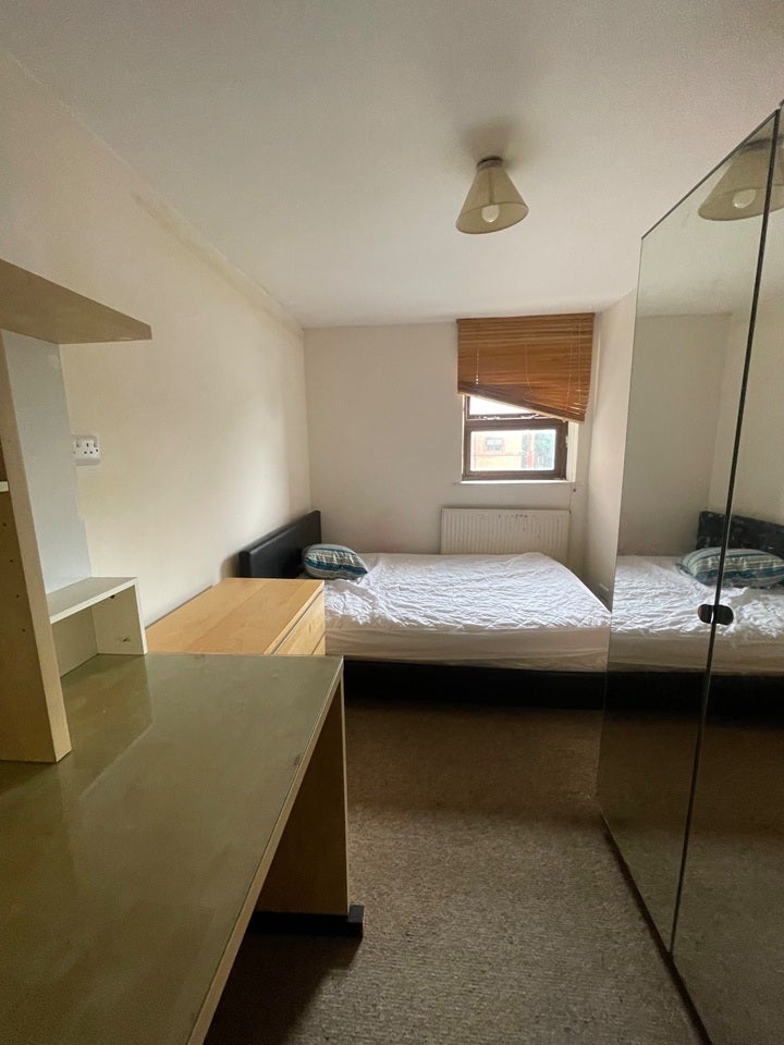 Room Belle Vue Road in Leeds