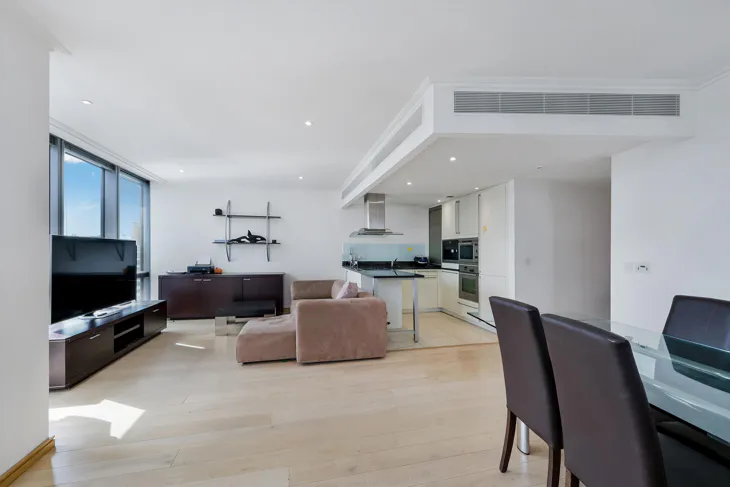 Flat Hertsmere Road in Greater London