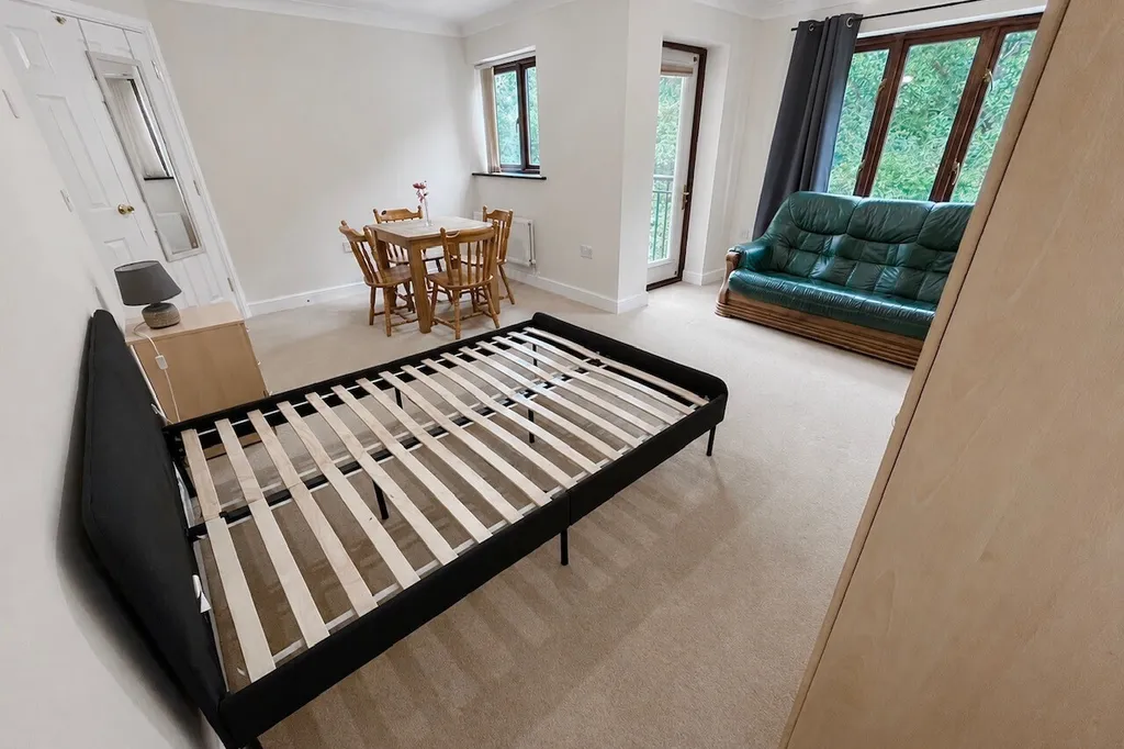 Room Hearne Place in Milton Keynes