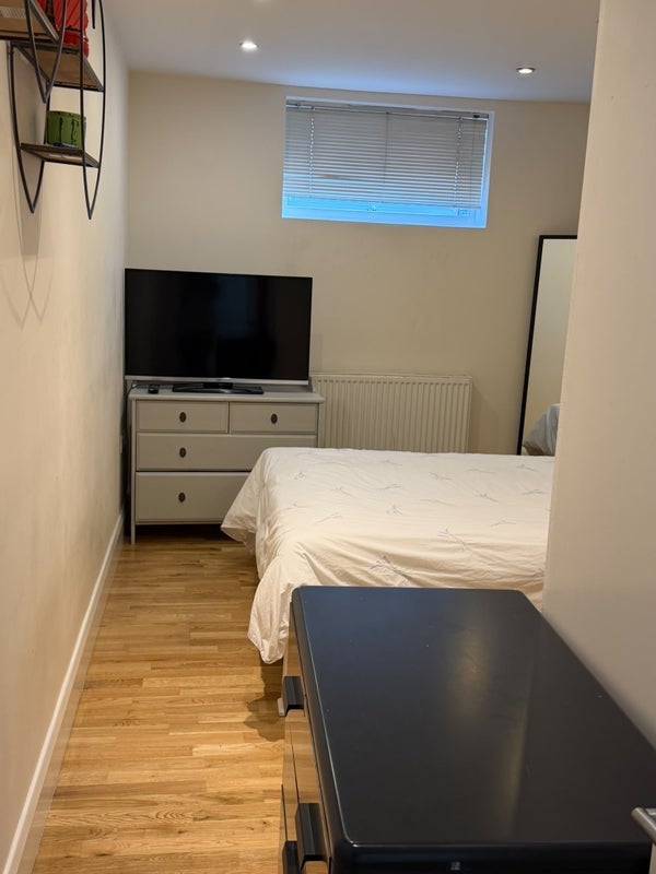 Room Balham High Road in Greater London