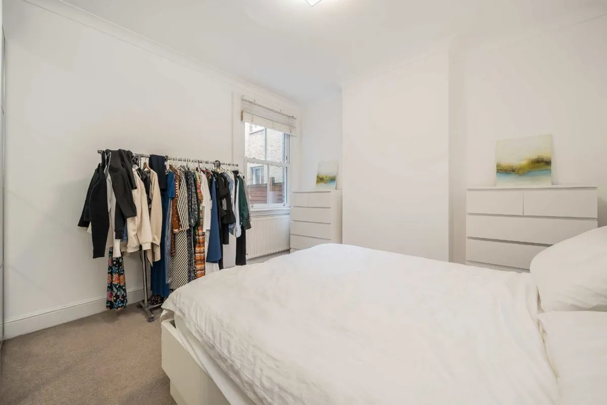 Flat Swaby Road in Greater London