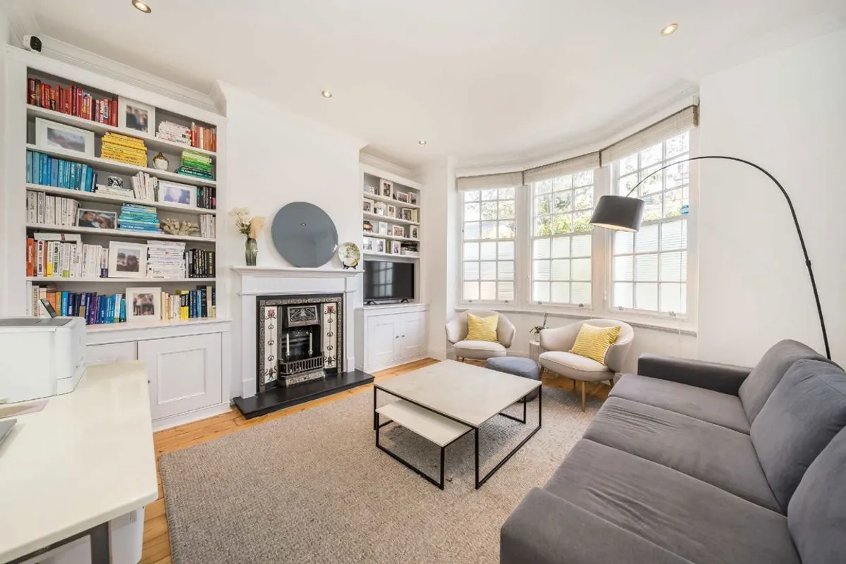Flat Swaby Road in Greater London