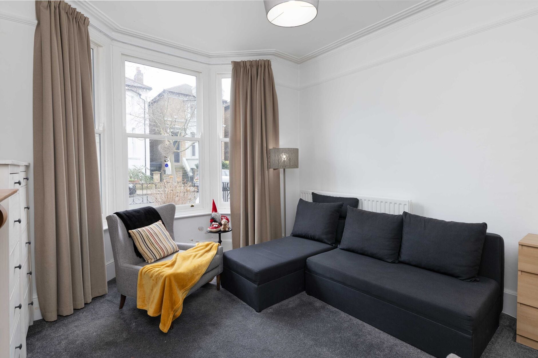 Flat Starfield Road in Greater London
