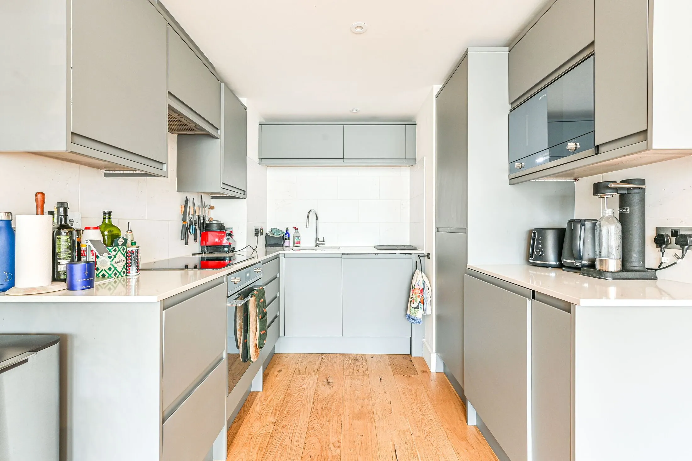 Flat Queenstown Road in Greater London