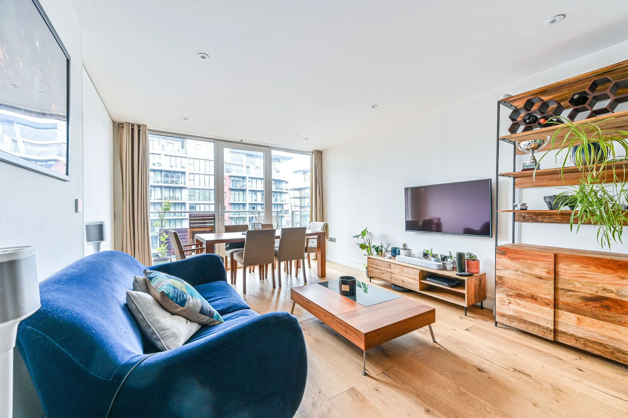 Flat Queenstown Road in Greater London