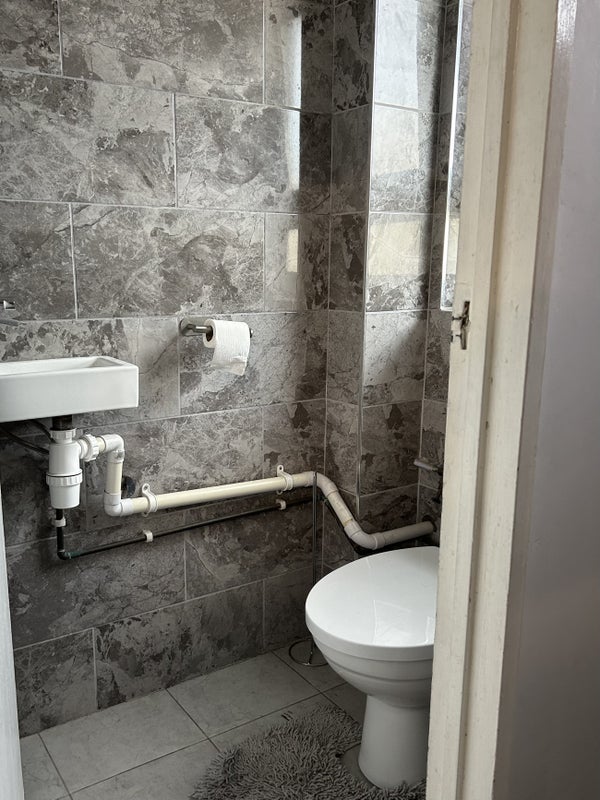 Room Connaught Road in Greater London