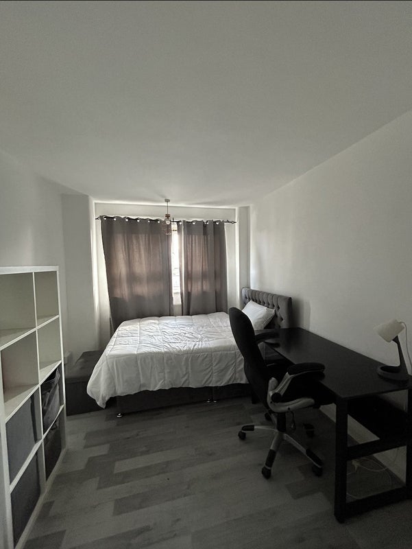 Room Connaught Road in Greater London