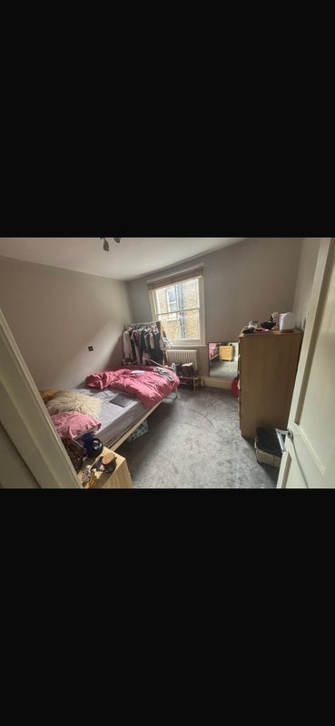 Room Lurline Gardens in Greater London