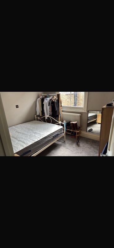Room Lurline Gardens in Greater London