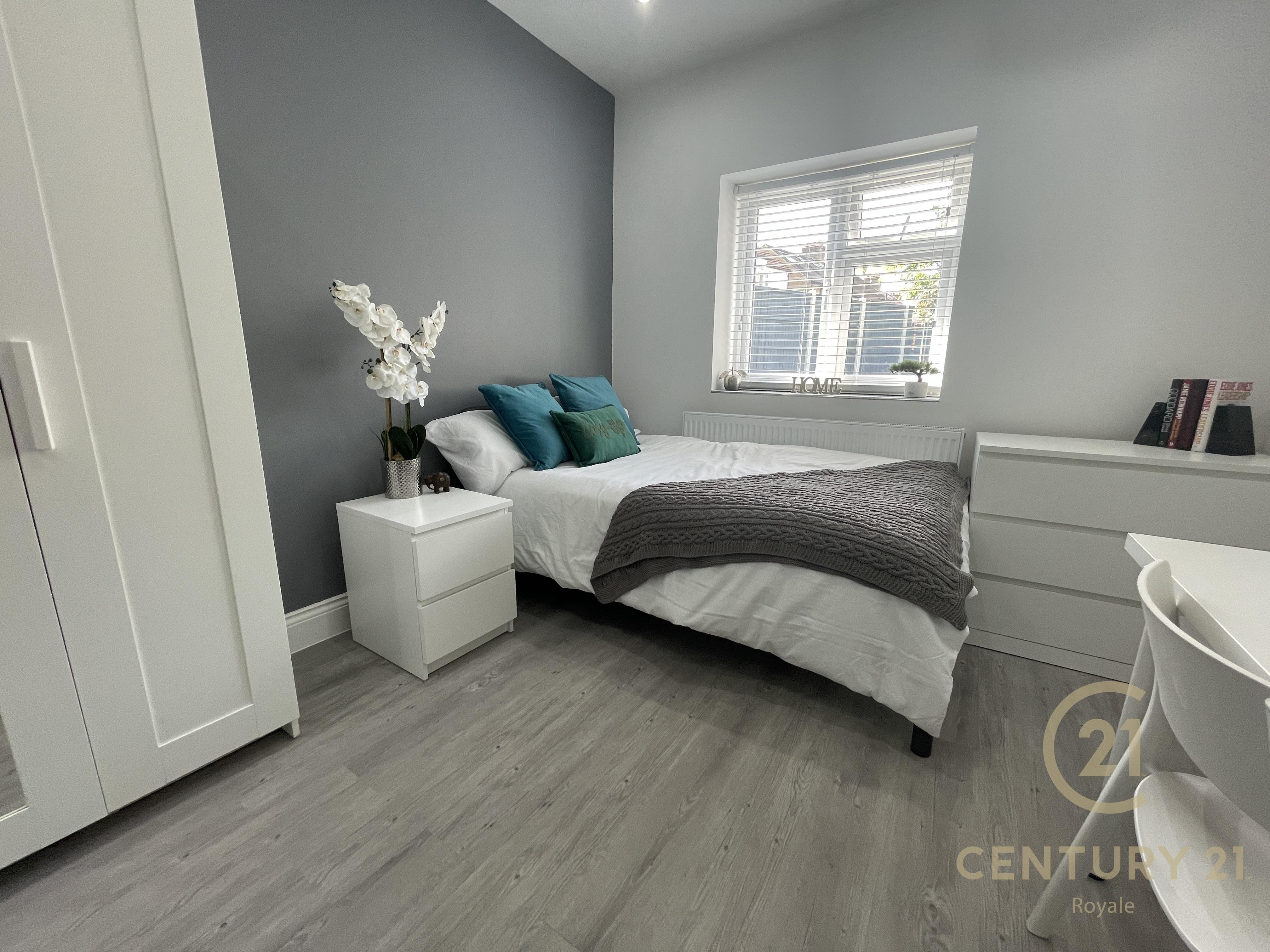 Room Hill Crescent in Greater London