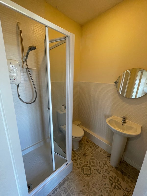 Room Brook Furlong Drive in Charnwood