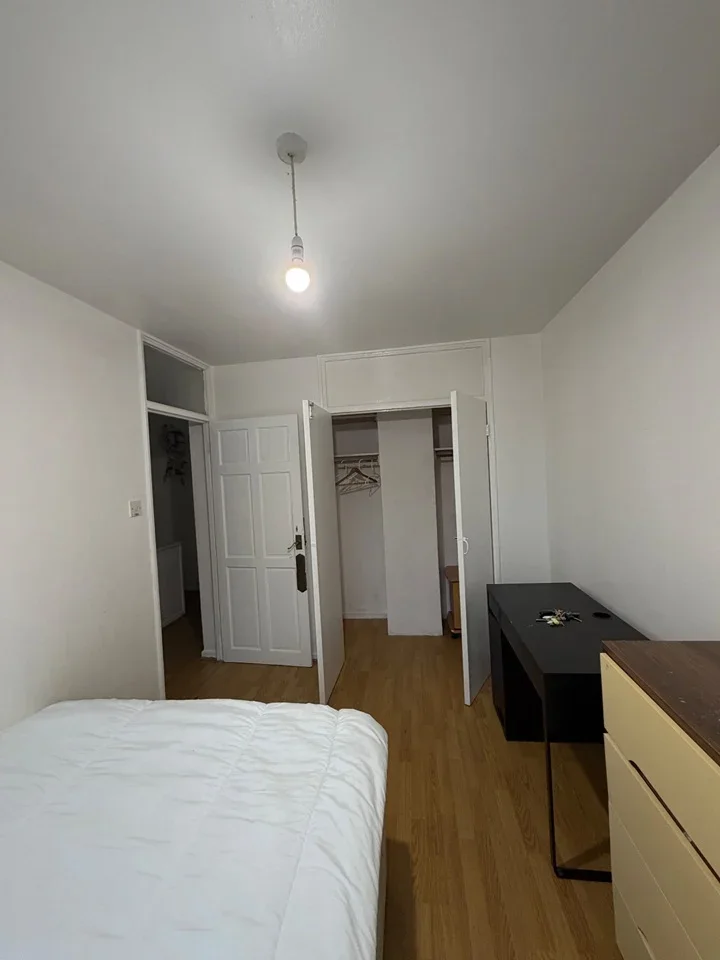 Room Augusta Street in Greater London