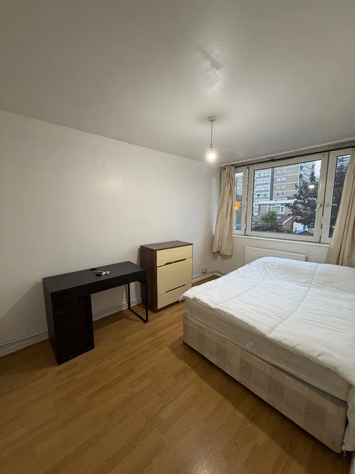 Room Augusta Street in Greater London