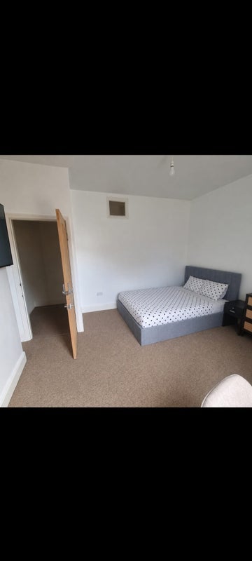 Room Spring View Road in Sheffield