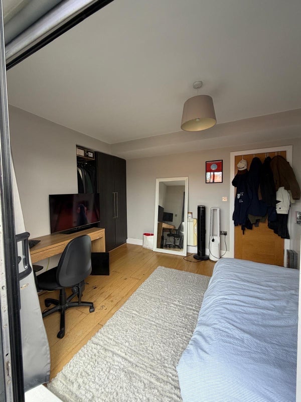 Flat Mare Street in Greater London