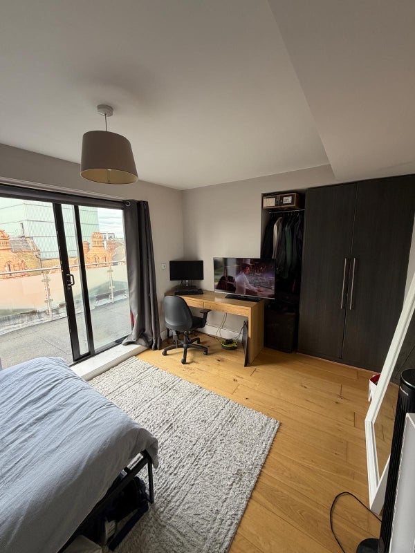 Flat Mare Street in Greater London