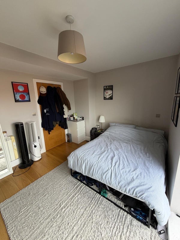 Flat Mare Street in Greater London