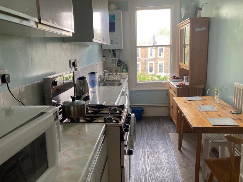 Room Amhurst Road in Greater London